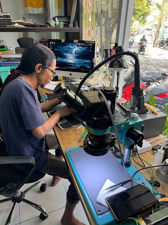 Bali Phone Repair technician working on a device